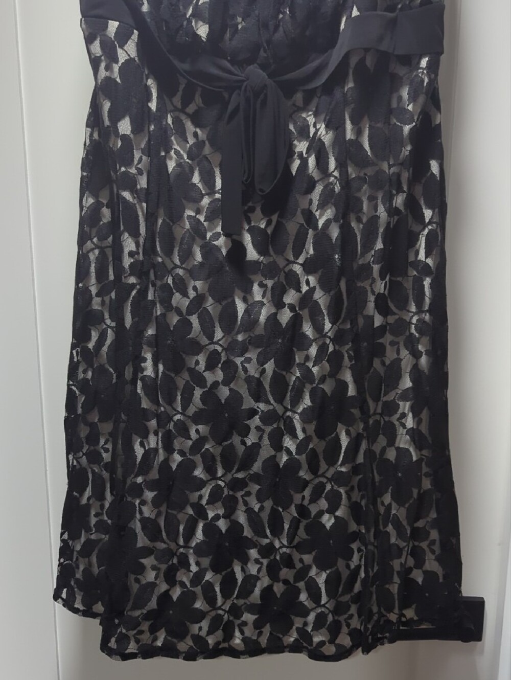 SL Fashions Black and Cream Floral Lace Midi Dress - Picture 4 of 6